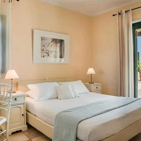 Petri Trapezaki (Kefalonia)